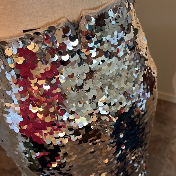 Silver sequins skirt! - Picture 5 of 6